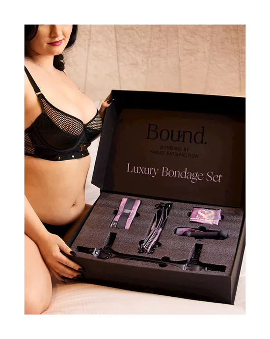 ShareSatisfactionBoundLuxuryCollarLeashBondageSet